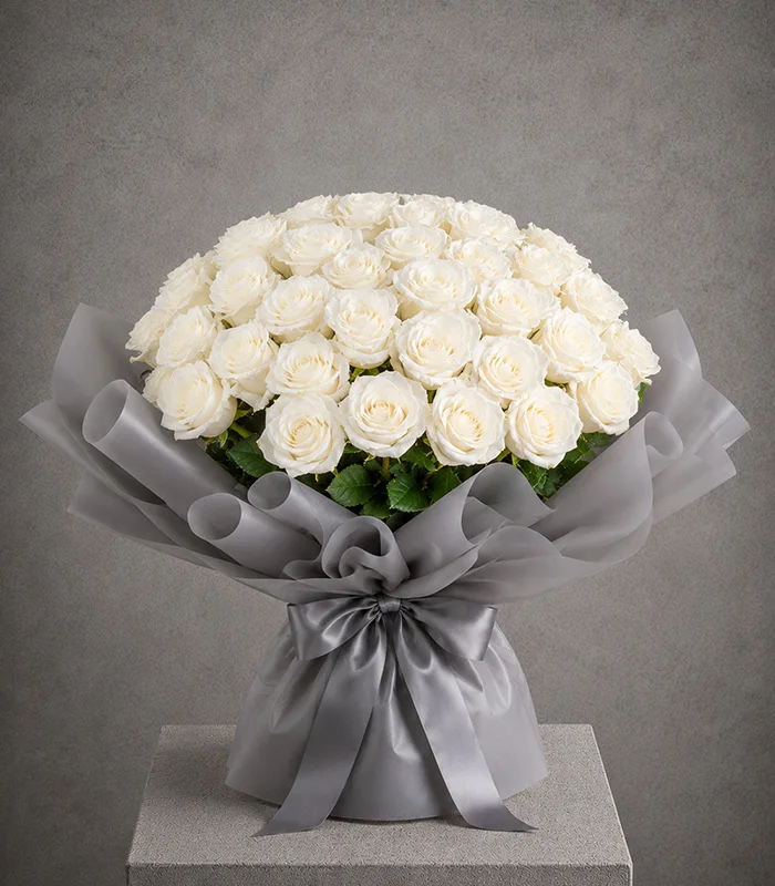 Pearl Royal (50 White Roses)